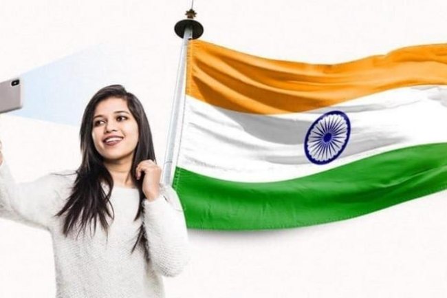 तिरंगे के साथ सेल्फी खींच www harghartiranga com पर पोस्ट कर आज़ादी के जश्न को दीजिये सींच 