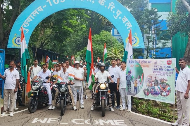 सीआरपीएफ जवानों ने हर घर तिरंगा अभियान के तहत किया रैली