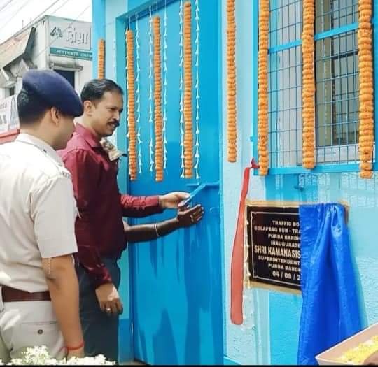 वातानुकूलित यातायात बूथ का उद्घाटन किया