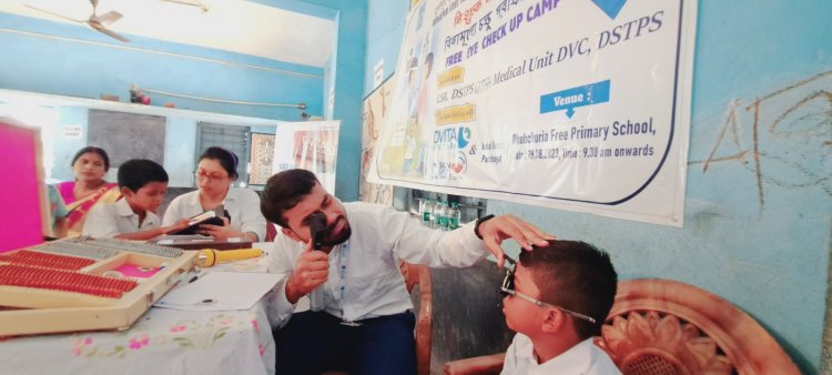 सीएसआर के अंतर्गत डीवीसी डीएसटीपीएस की मेडिकल टीम और दिविता आई केयर ने धूबचुरिया फ्री प्राइमरी स्कूल में आयोजित किया स्कूली बच्चो के लिए आँखों की जांच शिविर