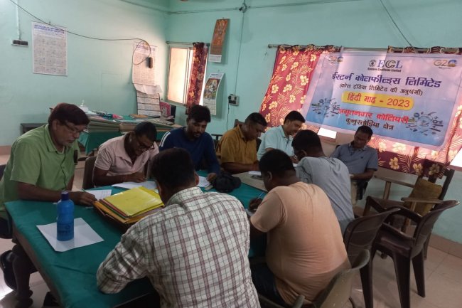 कुनुस्तोड़िया क्षेत्र की अमृतनगर कोलियरी में हिंदी प्रतियोगिता आयोजित  