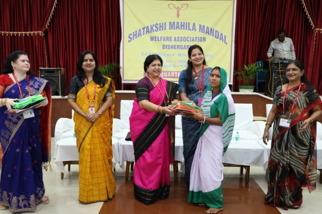 शताक्षी महिला मंडल ने 492 जरूरतमंद श्रमिकों को बाटें जरूरी सामान