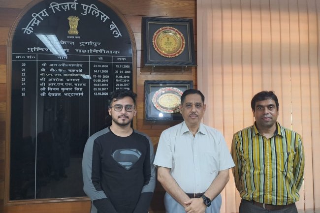 केंद्रीय रिजर्व पुलिस बल दुर्गापुर मे डॉ नितिन राज सिंह को किया गया सम्मानित