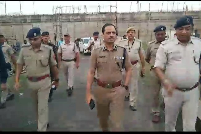 पुलिस कमिश्नर ने किया पंडालो का परीदर्शन