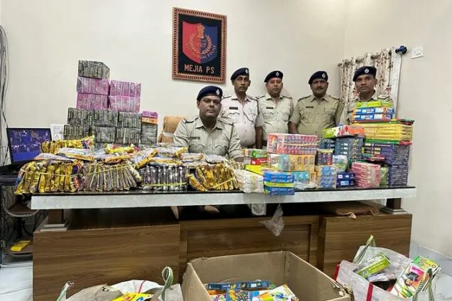 मेजिया थाना पुलिस ने भारी मात्रा में प्रतिबद्ध पटाखे किये बरामद 