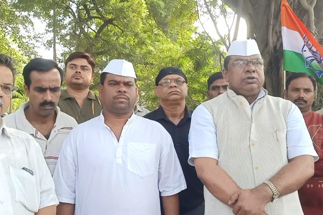 पूर्व प्रधानमंत्री इंदिरा गांधी की पुण्यतिथि पर दी गई श्रद्धांजलि