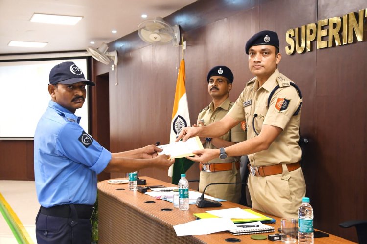 मुख्यमंत्री वीरता पुरस्कार से नवाजे गए दो सिविक वॉलिंटियर