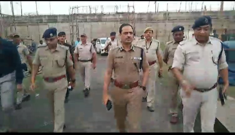 पुलिस कमिश्नर ने किया पंडालो का परीदर्शन