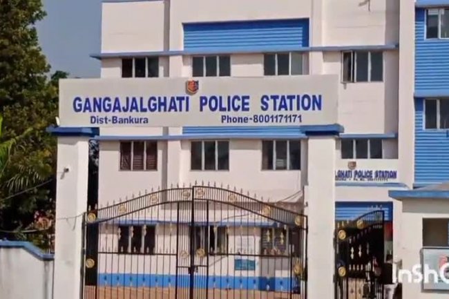 पुलिस को मिला पेड़ से लटकता शव जांच में जुटी पुलिस 