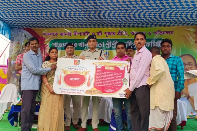 ग्रामीण लोगो द्वारा एकता एवं भाईचारे का संदेश