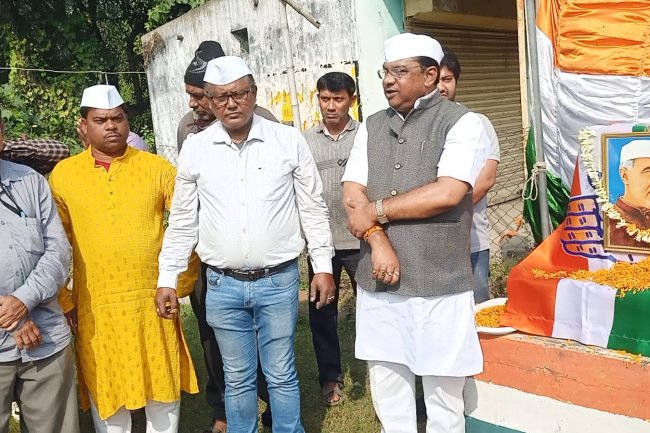 पंडित जवाहरलाल नेहरू का जन्मदिन मनाया गया