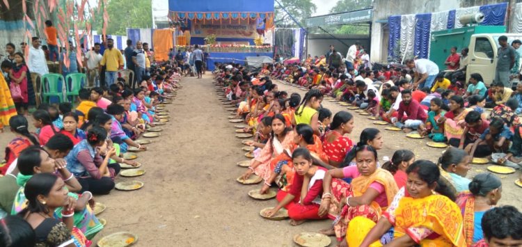 मेजिया थाना परिसर में आयोजित नर नारायण सेवा में उमड़ा जन सैलाब