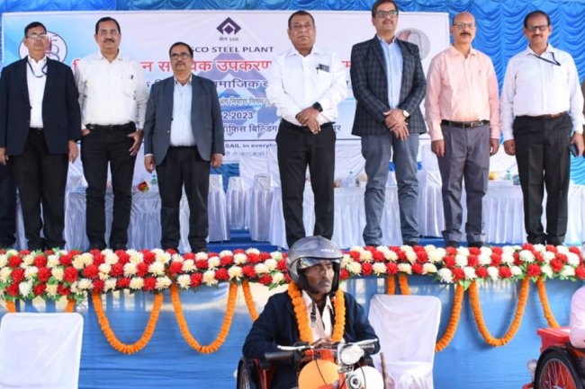 इस्को द्वारा दिव्यांग्जन को सहायक उपकरण प्रदान किया गया
