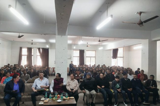 व्यक्ति को अपनी कहानी लिखनी चाहिए बोधि सत्य