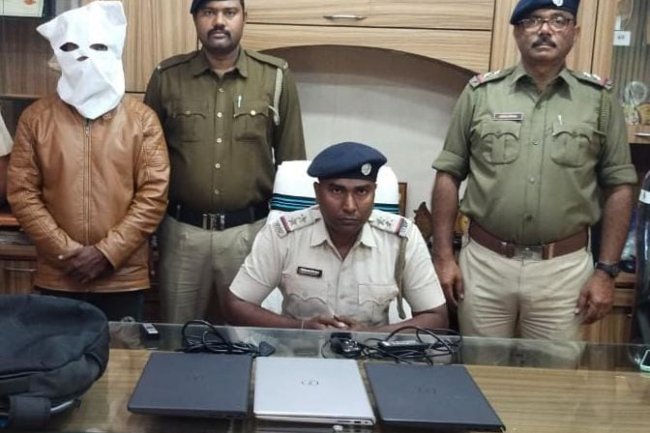 बांकुड़ा जिले के ओन्दा थाने की पुलिस ने चोरी के समान के साथ किया चोर को गिरफ्तार