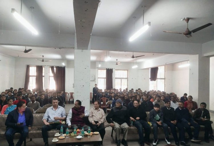 व्यक्ति को अपनी कहानी लिखनी चाहिए बोधि सत्य