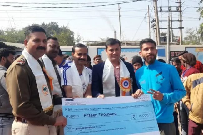 स्वास्थ्य के प्रति जागरूकता के लिए कमिश्नरेट के जमुड़िया थाना पुलिस का मैराथन दौड़ 