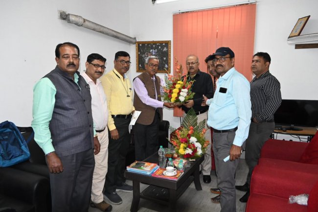 केन्द्र दुर्गापुर के सभागार में एक्स सेन्ट्रल आर्मड फोर्स वेलफेयर एसोसिएशन की बैठक