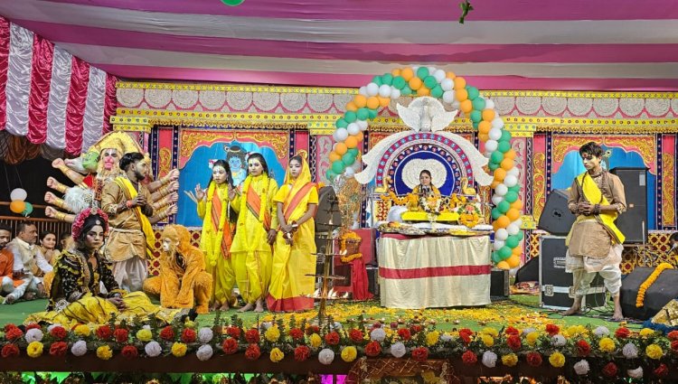 भागवत कथा ज्ञान यज्ञ के चौथे दिन श्री कृष्ण का जन्मोत्सव धूमधाम से मनाया गया