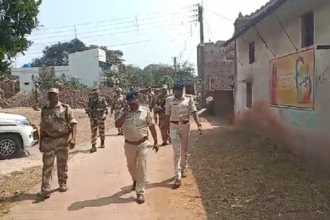 बांकुड़ा जिले में पुलिस एवं केंद्र सुरक्षा बल का रूट मार्च 
