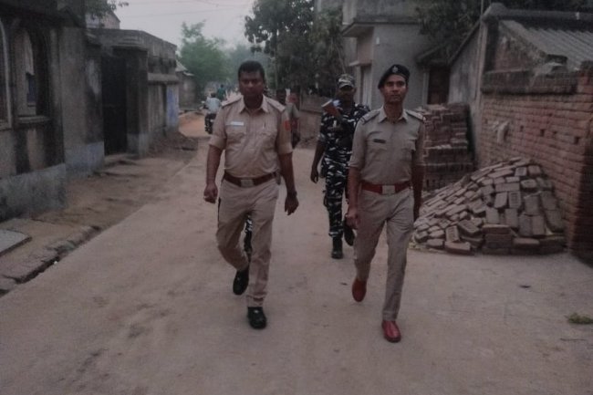 बिरभूम जिले में पुलिस एवं केंद्रीय बल के जवानों का रूट मार्च