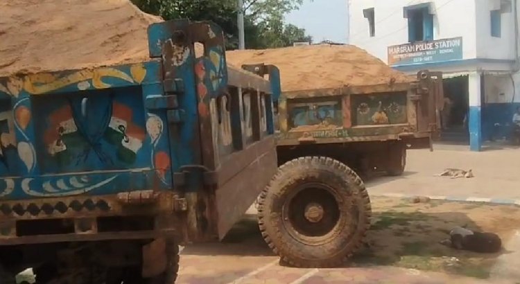मोरग्राम थाना पुलिस ने जप्त किया अवैध बालू से लदे दो ट्रैक्टर