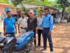 पांडेश्वर थाने की पुलिस ने चोरी की बाइक के साथ एक व्यक्ति को गिरफ्तार किया है