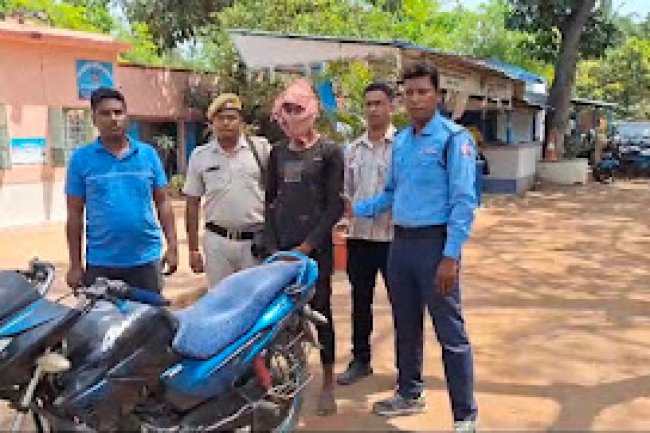 पांडेश्वर थाने की पुलिस ने चोरी की बाइक के साथ एक व्यक्ति को गिरफ्तार किया है