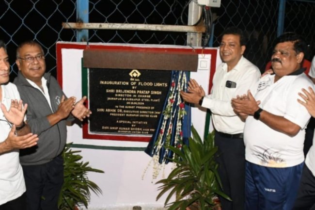 सेल दुर्गापुर एंव इस्को इस्पात सयंत्र के प्रभारी निदेशक बृजेंद्र प्रताप सिंह ने किया मैदान मे रोशनी