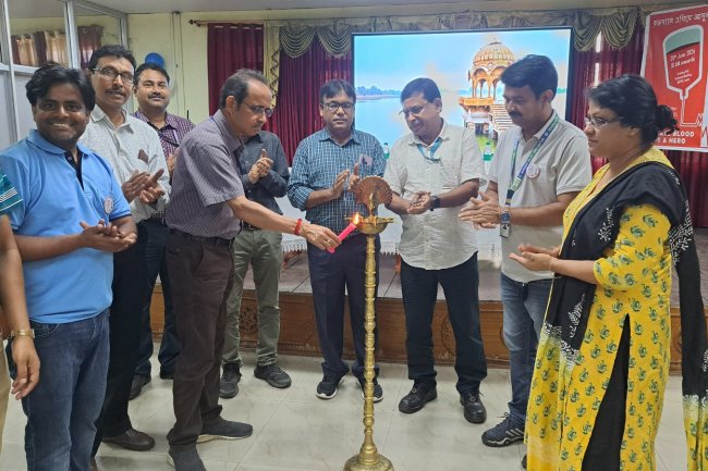 रक्तदान से कई लोगों की जान बचाते हैं रक्तदाता रक्तदान महा दान है संचयन साहा 