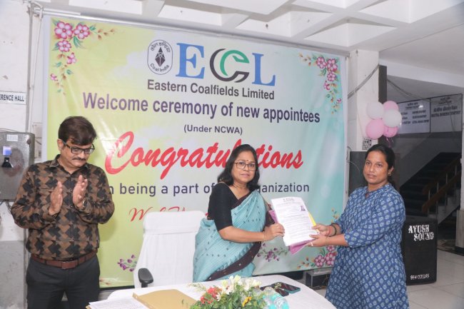 एनसीडब्ल्यूए के अधीन ईसीएल के निदेशक कार्मिक द्वारा अनुकंपा नियोजन संबंधी नियुक्ति पत्रों का वितरण