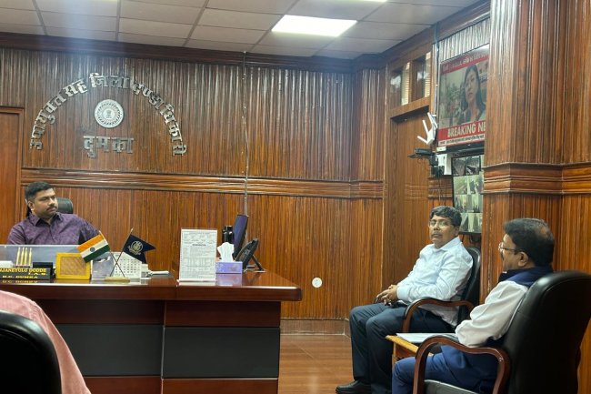 दुमका के डीसी और एसी से ईसीएल के सीएमडी एवं निदेशक  ने की मुलाकात कई महत्वपूर्ण विषय पर हुई चर्चा 