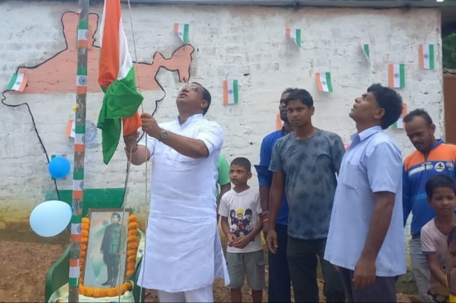 कांग्रेस ने सामाजिक कार्यक्रम के माध्यम से मनाया स्वतंत्रता दिवस