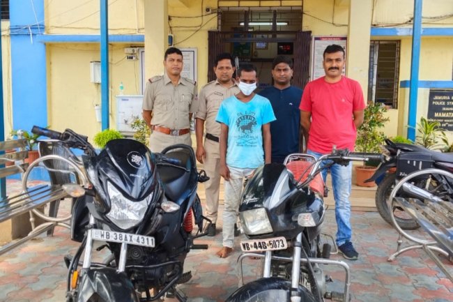 जमुड़िया थाना पुलिस ने चोरी की बाइक समेत एक आरोपी को किया गिरफ्तार 