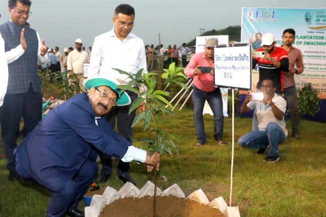 ईसीएल कुनुस्तोड़िया क्षेत्र के बांसड़ा साईडिंग में मेगा प्लांटेशन अभियान संपन्न