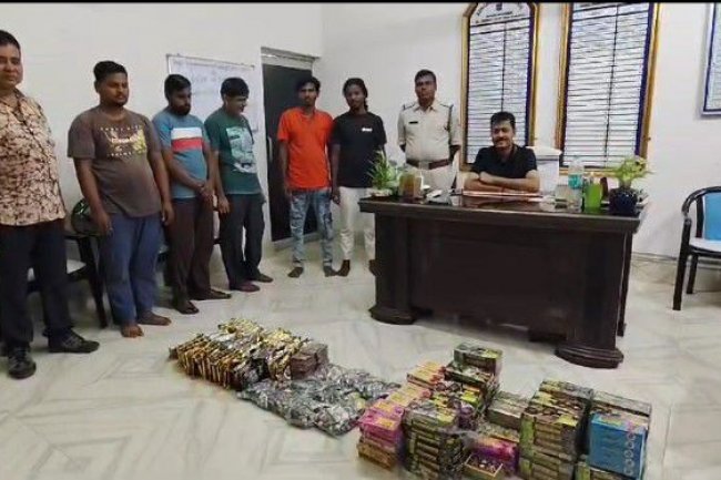 कमिश्नरेट के रानीगंज थाना पुलिस ने प्रतिबंधित पटाखे जप्त किया