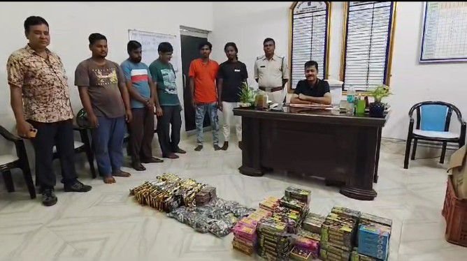 कमिश्नरेट के रानीगंज थाना पुलिस ने प्रतिबंधित पटाखे जप्त किया