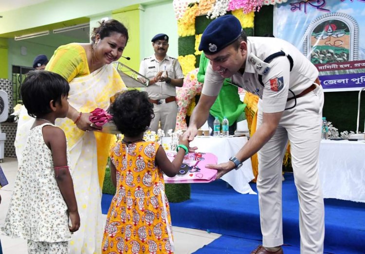 बांकुड़ा जिला पुलिस का वस्त्र वितरण कार्यक्रम 