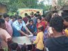 संस्था द्वारा 300 जरूरतमंद लोगों को कपड़े और भोजन दिए गए 