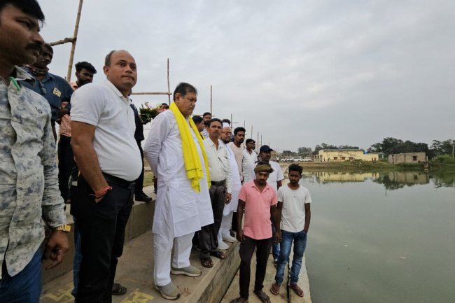 विधायक नरेंद्रनाथ चक्रवर्ती ने पांडवेश्वर के विभिन्न छठघाटों का दौरा किया 