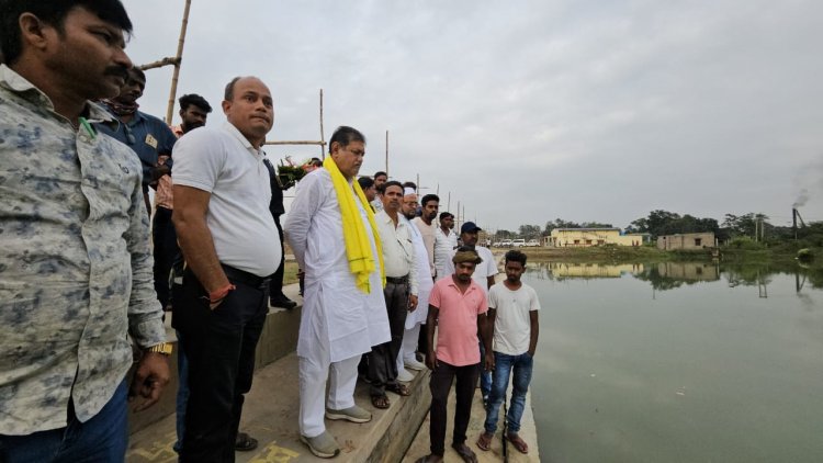 विधायक नरेंद्रनाथ चक्रवर्ती ने पांडवेश्वर के विभिन्न छठघाटों का दौरा किया 