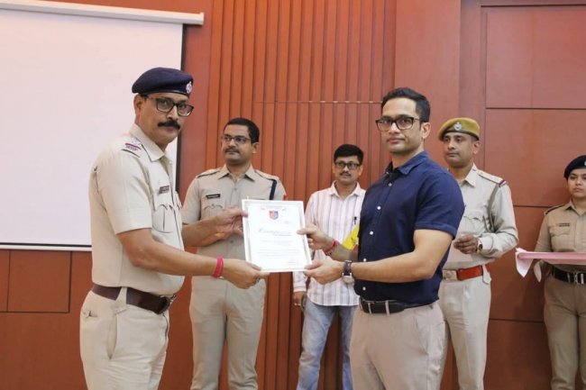 पूर्व बर्दवान जिला पुलिस की ओर से सैकड़ों पुलिस कर्मियों को किया गया सम्मानित