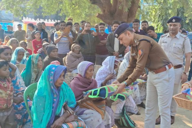 बांकुड़ा जिला पुलिस का जरूरतमंदों में कंबल वितरण कार्यक्रम