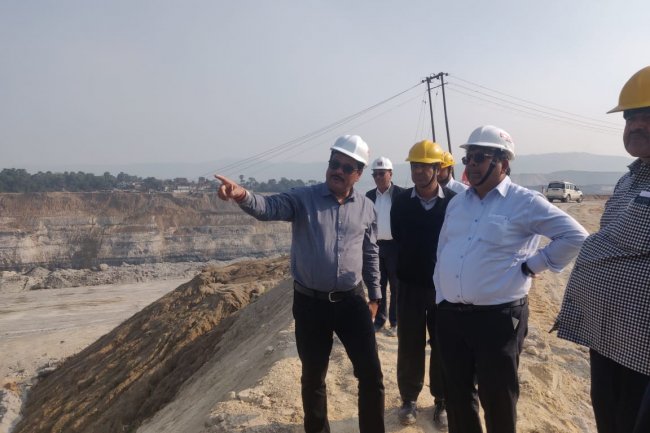 ईसीएल के निदेशक तकनीकी श्री नीलाद्री रॉय का राजमहल क्षेत्र का दौरा
