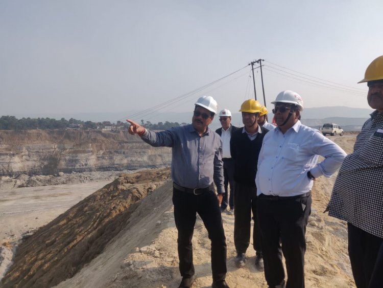 ईसीएल के निदेशक तकनीकी श्री नीलाद्री रॉय का राजमहल क्षेत्र का दौरा