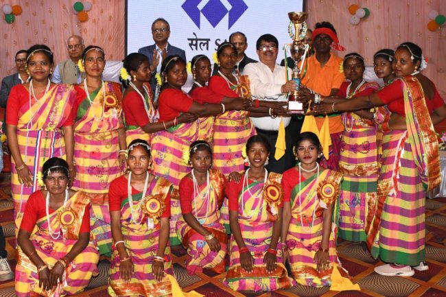 आईएसपी के निगमित सामाजिक दायित्व के तत्वाधान में आदिवासी नृत्य प्रतियोगिता एवं सांस्कृतिक कार्यक्रम का आयोजन 
