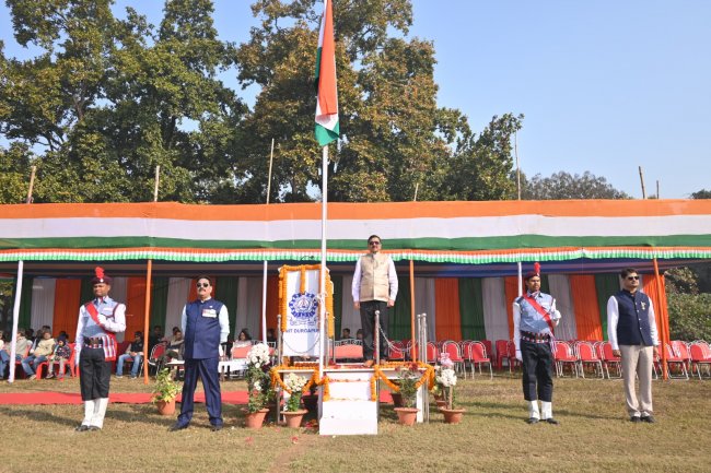 दुर्गापुर एनआईटी मे गणतंत्र दिवस के उपलक्ष में फहराया गया तिरंगा झंडा