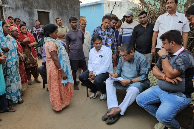फर्जी मतदाताओं को पकड़ने के लिए विधायक का अभियान