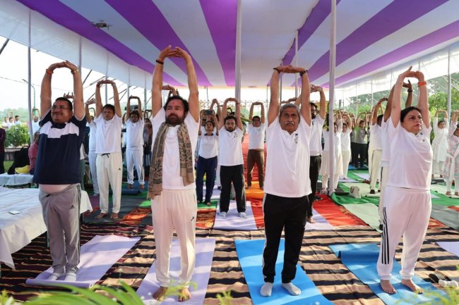 माननीय केंद्रीय कोयला एवं खान मंत्री भारत सरकार श्री जी किशन रेड्डी ने ईसीएल के झांजरा क्षेत्र में अंतर्राष्ट्रीय योग दिवस समारोह का नेतृत्व किया