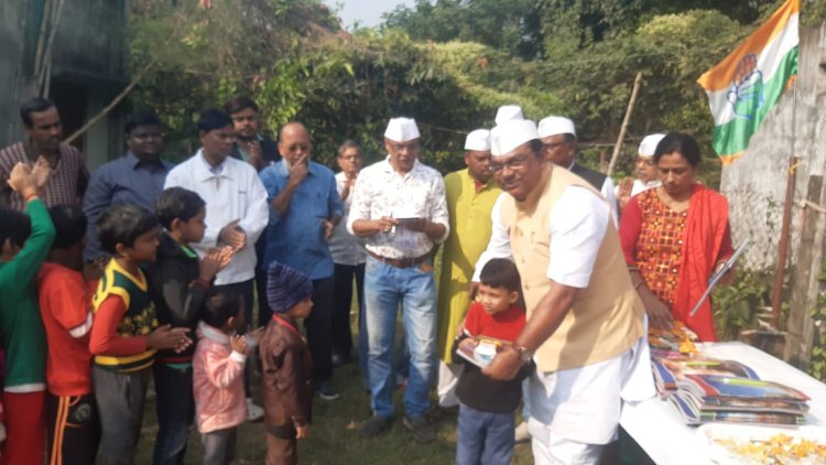 नेहरू जी की जयंती पर कांग्रेस ने मनाया बाल दिवस